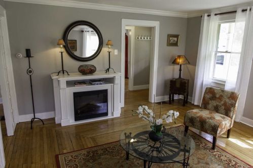 73 Old Post Rd, Red Hook NY  12571-2262 exterior