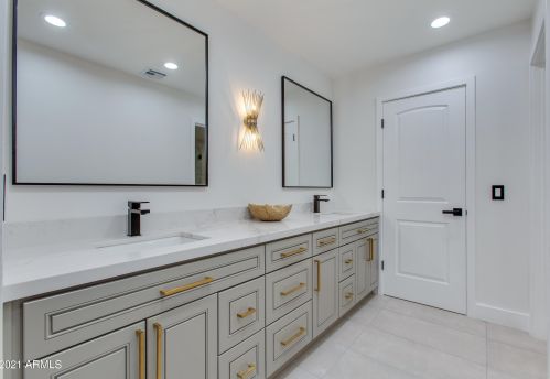 9919 47th Pl, Phoenix AZ  85028-4242 exterior