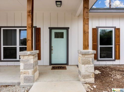 141 Lakeview Ct, Spring Branch, TX 78070-5398