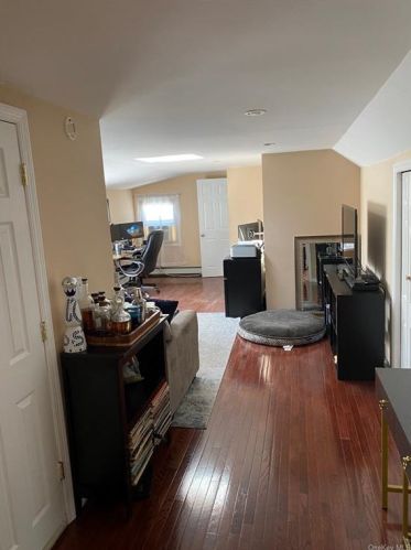 106 Hale Rd, Babylon NY 11703-4508 exterior