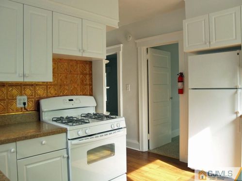 224 4th Ave, New Brunswick NJ  08904-2724 exterior