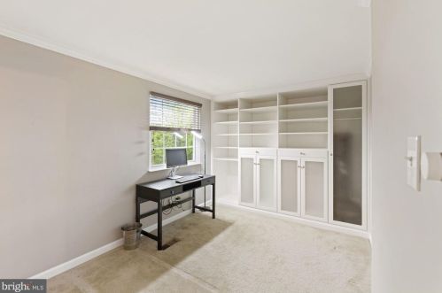 1615 10 St, Arlington VA 22204-4768 exterior