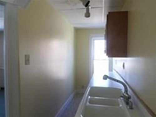 32 Burncoat St, Worcester MA 01605-1814 exterior