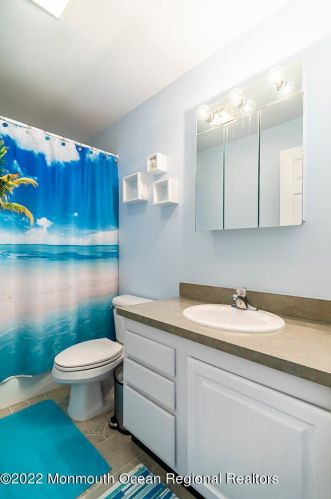 660 Berkeley Ave, Berkeley Township NJ 08721-3703 exterior