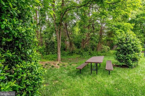 7541 Great Swan Ct, Alexandria VA 22306-2275 exterior