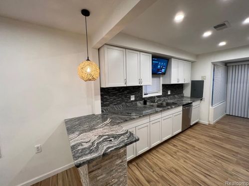 24086 Annapolis St, Dearborn Heights MI  48125-1914 exterior