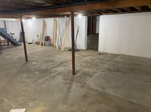 50 Colvintown Rd, Coventry RI 02816-8564 exterior