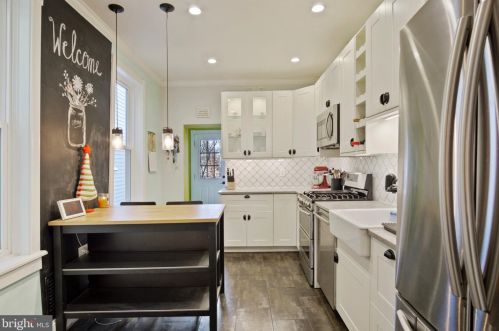 250 Krams Ave, Philadelphia PA 19128-4734 exterior