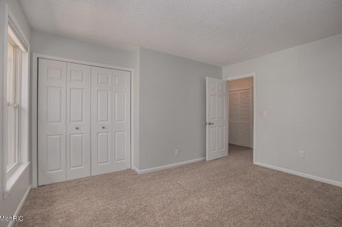 3630 Kenbrooke Ct, Kalamazoo MI 49006-5437 exterior