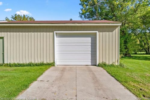 1787 Sashabaw Rd, Brandon MI  48462-9163 exterior