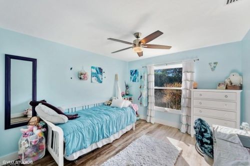 1519 Nottingham Dr, Naples FL 34109-1611 exterior