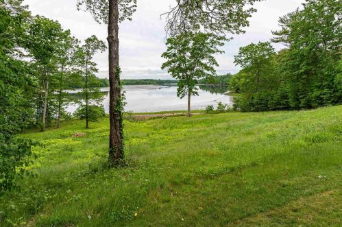 36 Three Rivers Farm Rd, Dover NH 03820-5105 exterior