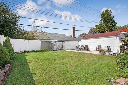 49 Countisbury Ave, Valley Stream NY 11580-1748 exterior