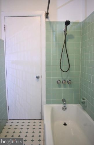 338 Jackson St, Philadelphia PA 19148-3308 exterior