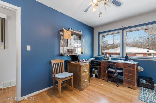 682 Fairview Ave, Elmhurst IL 60126-4232 exterior