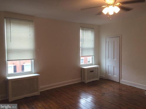 802 2nd St, Philadelphia PA 19122-3324 exterior