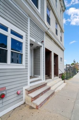321 Dorchester St, Boston MA exterior