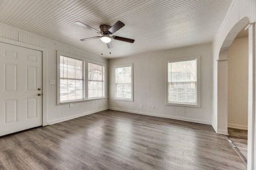 1915 Alaska Ave, Dallas TX  75216-1961 exterior