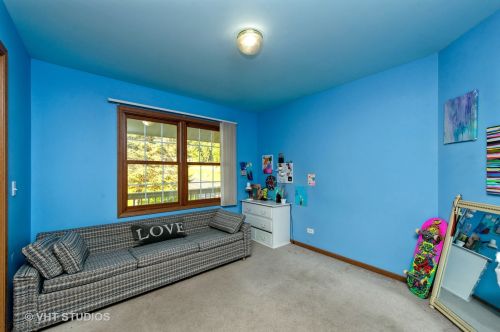 7515 Hickory Grv, Bull Valley IL 60097-8698 exterior