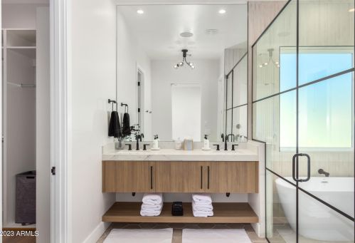 3118 42nd St, Phoenix AZ  85018-6418 exterior