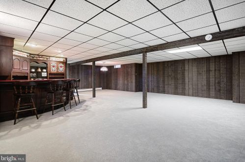 869 Fairview Dr, Hanover PA 17331-9747 exterior