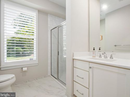 10346 Grosvenor Pl, Rockville MD 20852 exterior