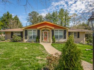 4 Lynncrest Dr, Chattanooga TN  37411-1809 exterior