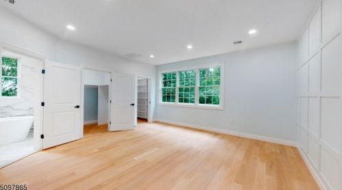 21 Fieldstone Dr, Livingston NJ  07039-3308 exterior