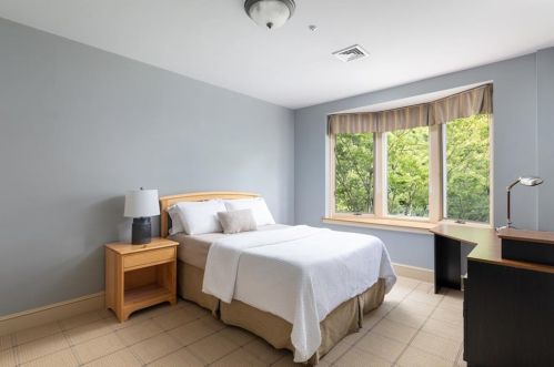 170 Blackstone Blvd, Providence RI 02906-5802 exterior