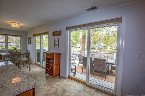 147 Cottage Rd, Enfield CT 06082-2209 exterior