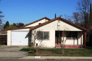 530 F St, Tulare, CA 93274-2726