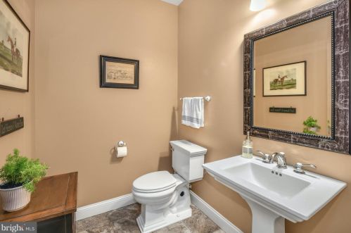 1049 Cider Press Ln, Quakertown PA 18951-5508 exterior