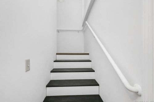 37 Commerce Ave, Killingly CT 06239-2804 exterior