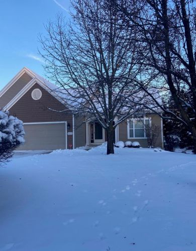 8679 Oakland Hills Cir, Kalamazoo MI 49024-5297 exterior