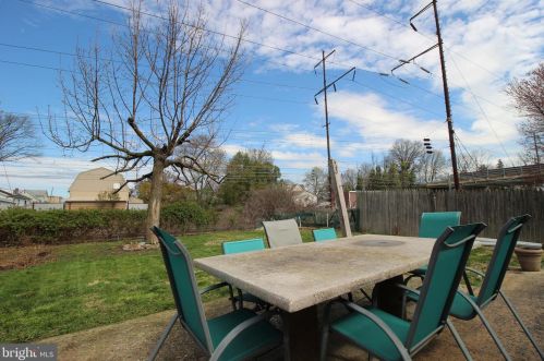 80 Ridgeway Ave, Manor PA 19036-1924 exterior