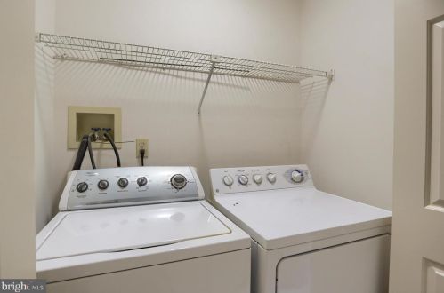 2005 Chapel Frg Dr, Lancaster PA 17601-1654 exterior