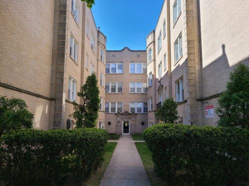 2755 Arthur Ave, Chicago IL  60645-5213 exterior