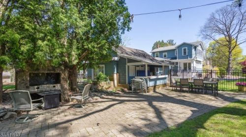 44 Roosevelt Blvd, Florham Park NJ  07932-2420 exterior