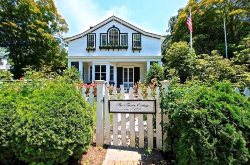 456 Bellevue Ave, Middletown, RI 02840-4159