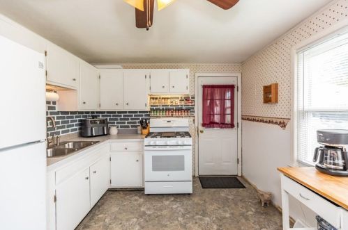 228 Grandview Ave, Woonsocket RI 02895-2752 exterior