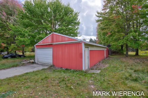 431 Mt Garfield Rd, Meskegon MI 49441-6000 exterior