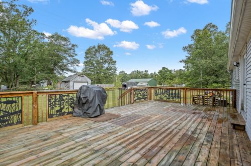 663 Maple Is Rd, Meskegon MI 49442-9479 exterior