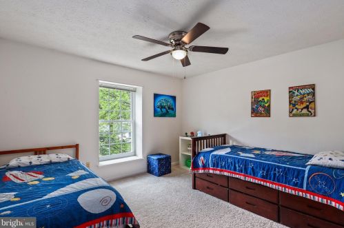 1426 Cellar Crk Way, Herndon VA 20170-2805 exterior