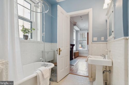 2010 Hillyer Pl, Washington DC 20009-1006 exterior