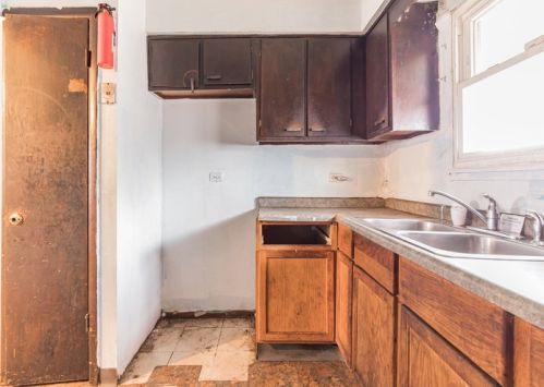 355 101 St, Chicago IL 60628-2218 exterior