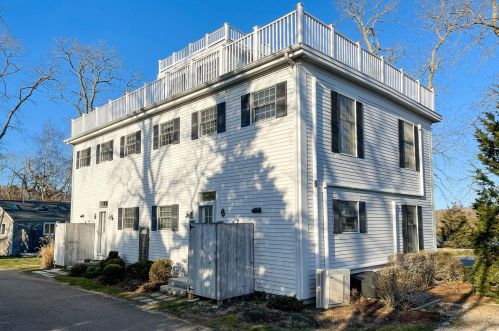 20 Locust Rd, Eastham MA 02642-2460 exterior