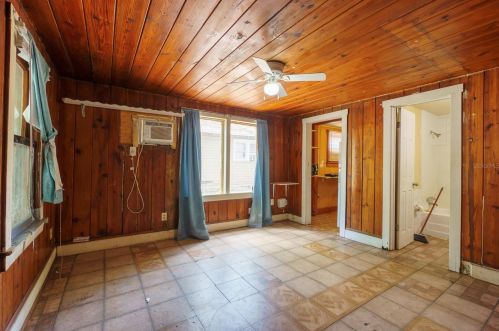 10704 Annette Ave, Tampa FL  33612-6833 exterior