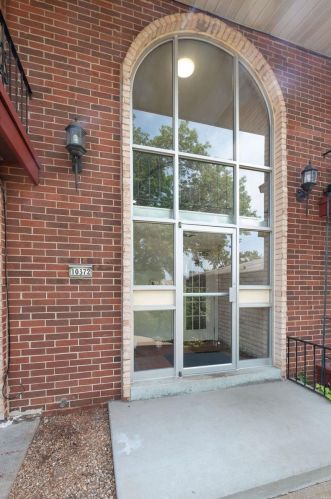 10372 Forest Brook Ln, Saint Louis, MO 63146-6304