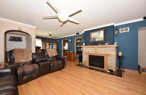 4341 76th St, Milwaukee, WI 53220-3352