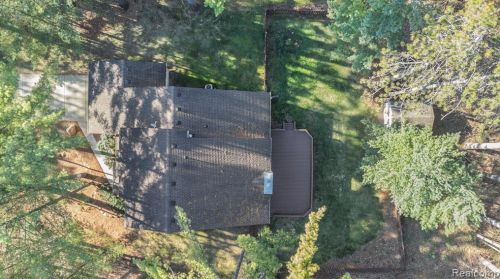 4082 Pinestead Dr, Walled Lake MI 48390-1344 exterior